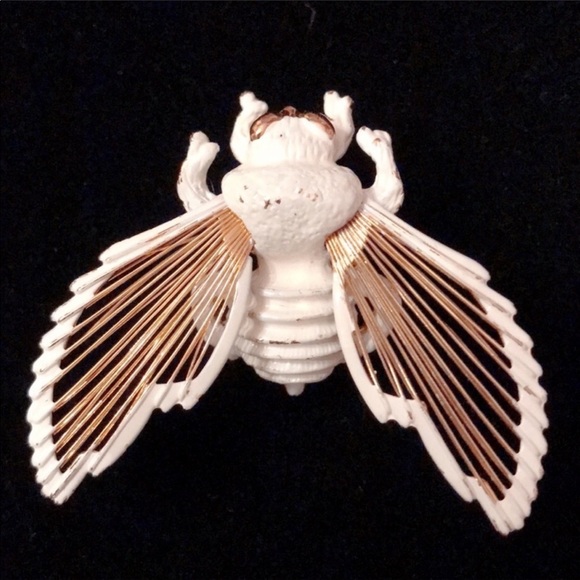 Vintage Whimsical Monet Gold & White Winged Bee Brooch - Picture 7 of 9